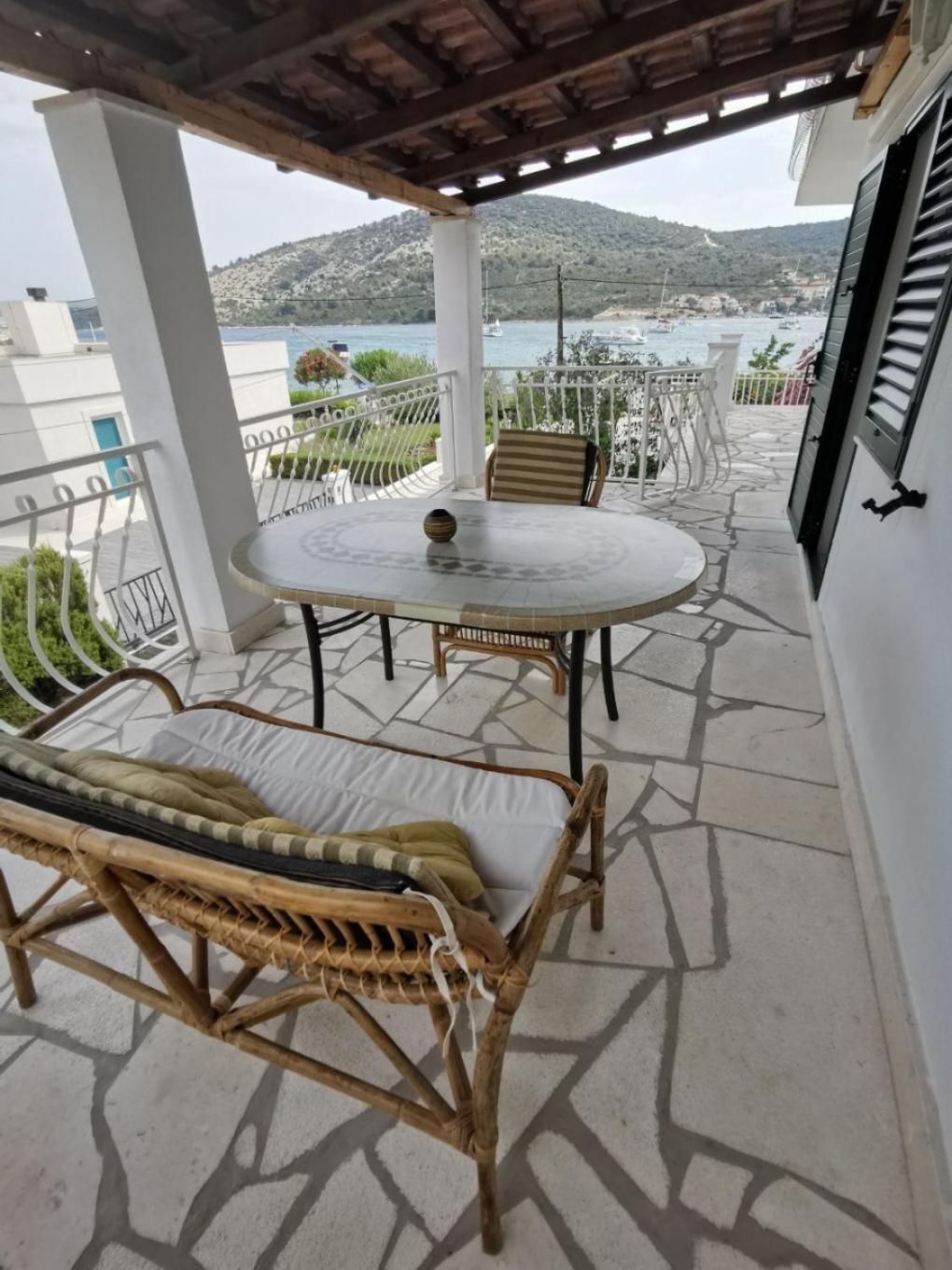 Apartments Srdan Vinišće Esterno foto