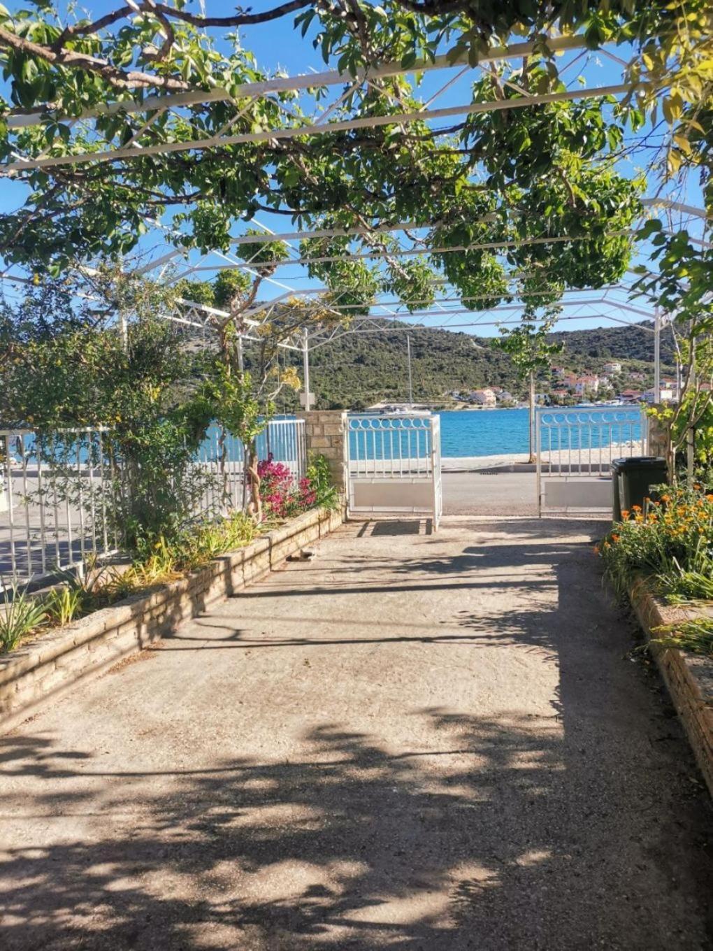 Apartments Srdan Vinišće Esterno foto